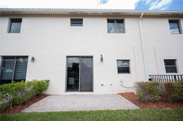 340 NE 194th Ln, Miami, FL 33179