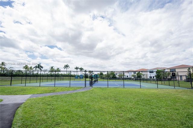 340 NE 194th Ln, Miami, FL 33179