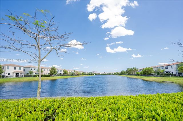 340 NE 194th Ln, Miami, FL 33179