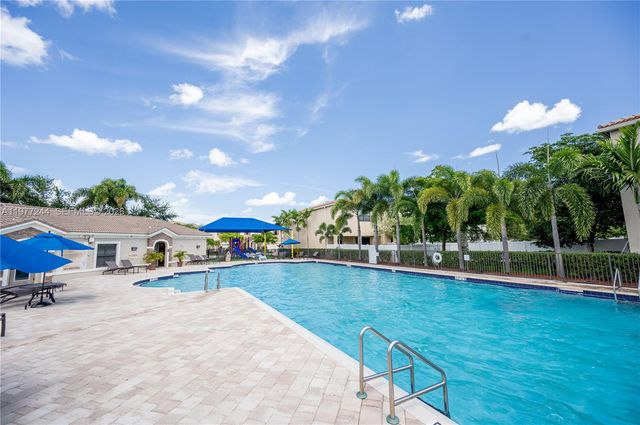 340 NE 194th Ln, Miami, FL 33179