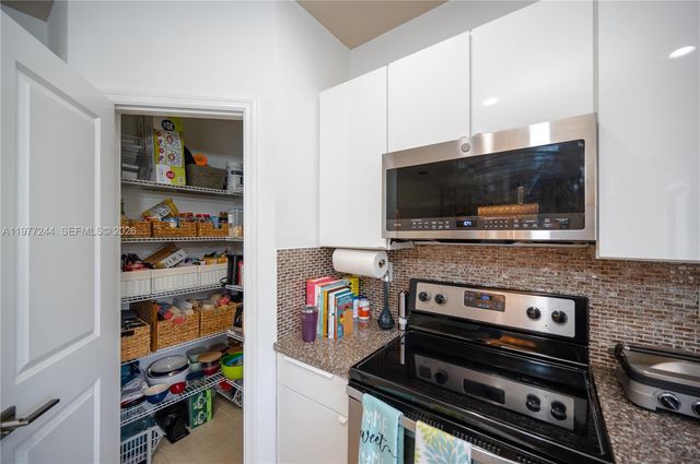 340 NE 194th Ln, Miami, FL 33179