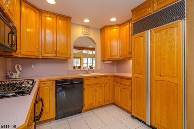 675 Raritan Rd 12, Clark Twp., NJ 07066