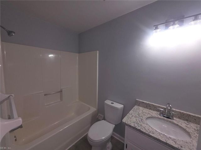 812 S Lake CIR, Chesapeake, VA 23322