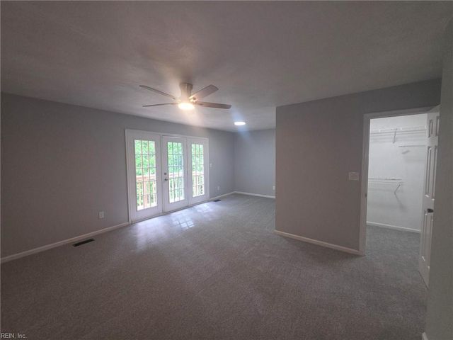 812 S Lake CIR, Chesapeake, VA 23322