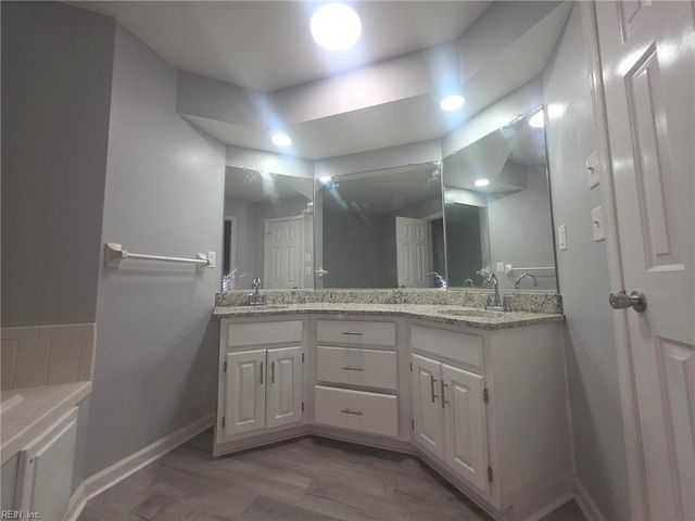 812 S Lake CIR, Chesapeake, VA 23322