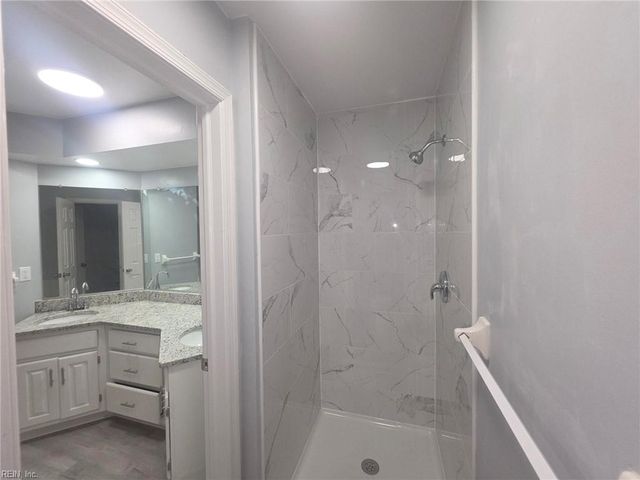 812 S Lake CIR, Chesapeake, VA 23322