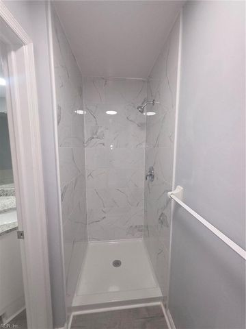 812 S Lake CIR, Chesapeake, VA 23322