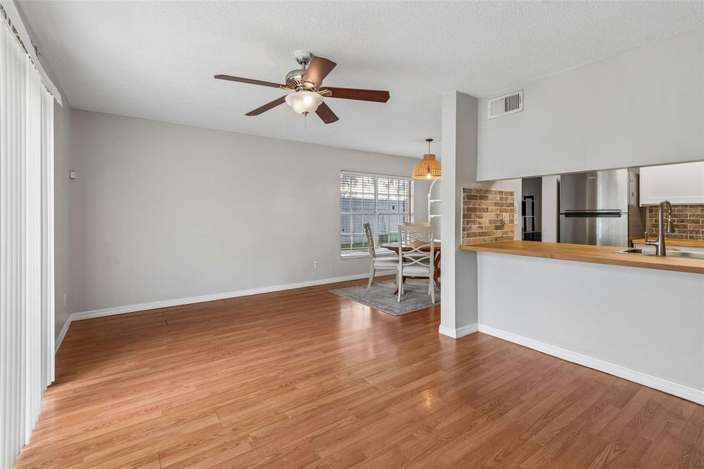 Image 14 of property listing at 5156 SUNRIDGE PALMS DRIVE, Tampa, FL 33617