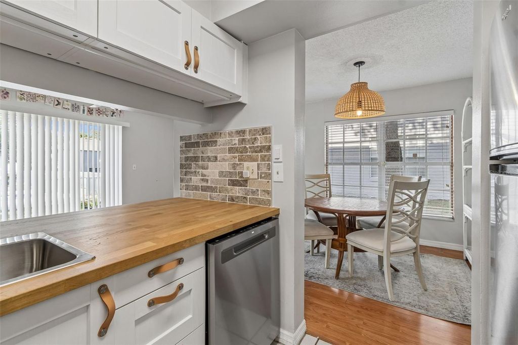 Image 19 of property listing at 5156 SUNRIDGE PALMS DRIVE, Tampa, FL 33617
