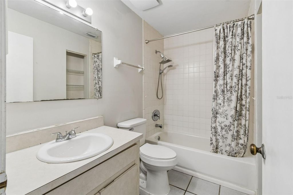 Image 25 of property listing at 5156 SUNRIDGE PALMS DRIVE, Tampa, FL 33617
