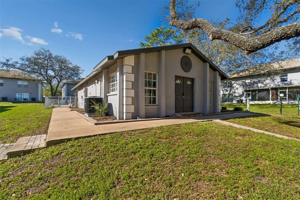 Image 45 of property listing at 5156 SUNRIDGE PALMS DRIVE, Tampa, FL 33617