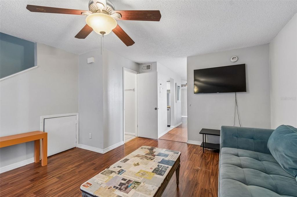 Image 7 of property listing at 5156 SUNRIDGE PALMS DRIVE, Tampa, FL 33617