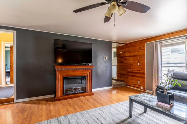 195 E Chestnut Street, Waterloo, IN 46793