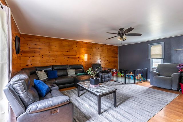 195 E Chestnut Street, Waterloo, IN 46793