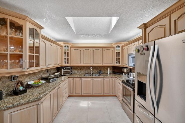 9410 SW 42nd St, Miami, FL 33165