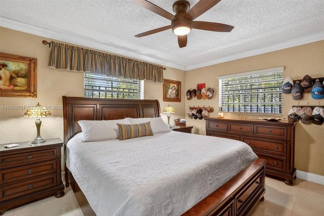 9410 SW 42nd St, Miami, FL 33165