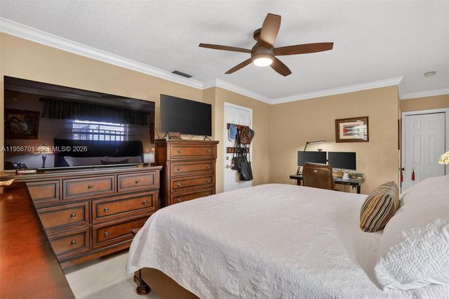 9410 SW 42nd St, Miami, FL 33165