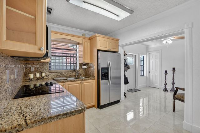 9410 SW 42nd St, Miami, FL 33165