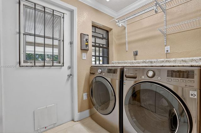 9410 SW 42nd St, Miami, FL 33165