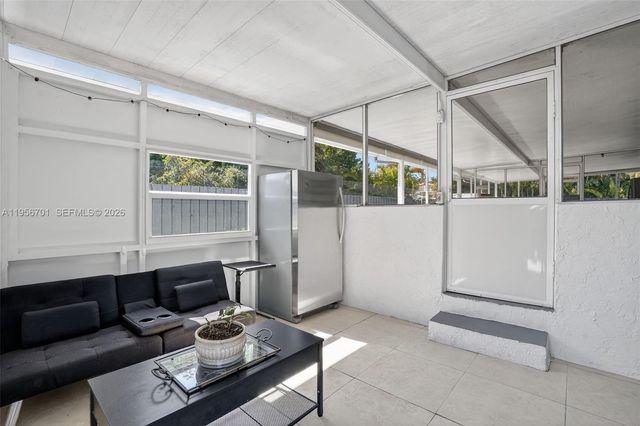 9410 SW 42nd St, Miami, FL 33165