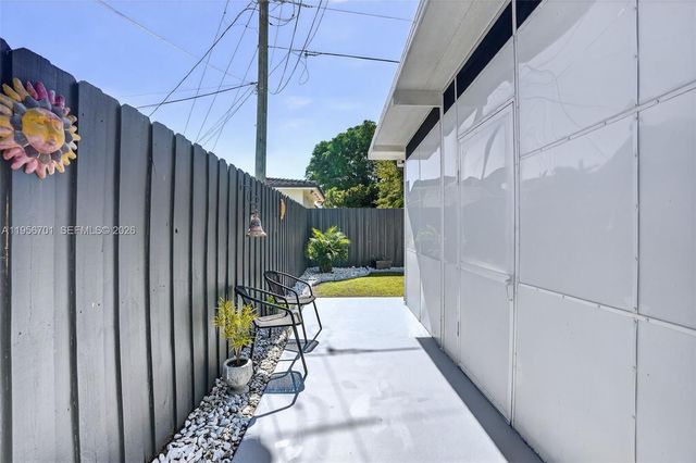 9410 SW 42nd St, Miami, FL 33165