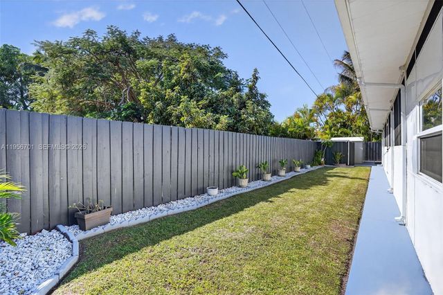 9410 SW 42nd St, Miami, FL 33165