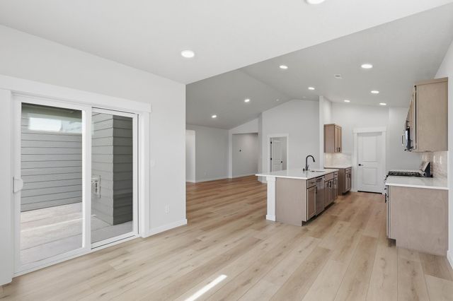 1542 W 68th Ave, Spokane, WA 99224