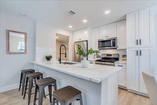 11301 JOLLYVILLE RD F2, Austin, TX 78759