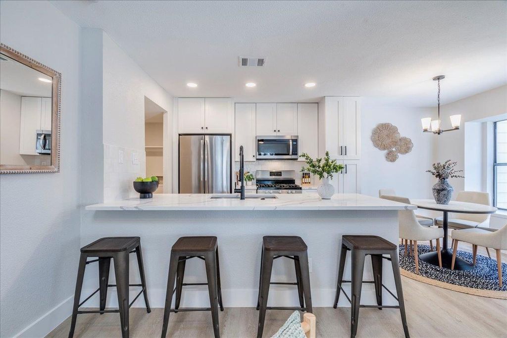 11301 JOLLYVILLE RD F2, Austin, TX 78759