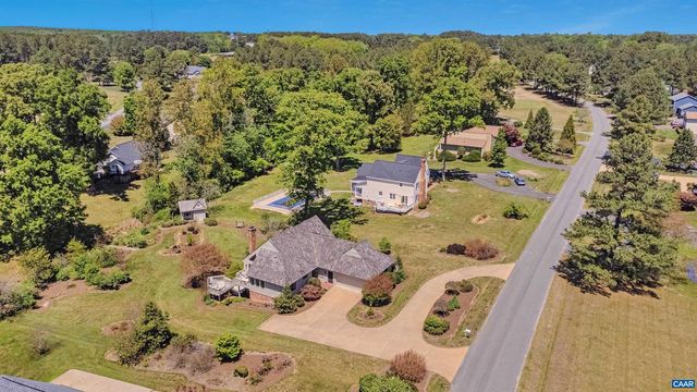 304 CLUB RD, Louisa, VA 23093