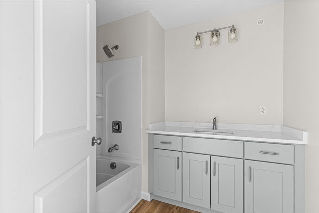 393 Court St 5, Plymouth, MA 02360