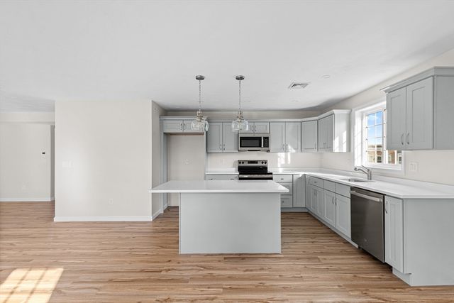 393 Court St 5, Plymouth, MA 02360