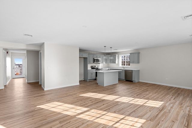 393 Court St 5, Plymouth, MA 02360
