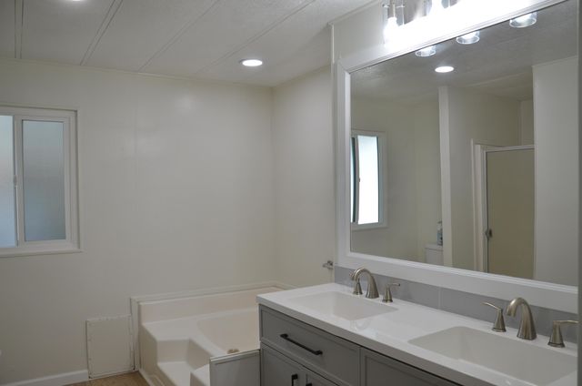 2400 W Midvalley Avenue S8, Visalia, CA 93277