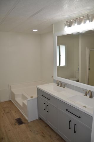 2400 W Midvalley Avenue S8, Visalia, CA 93277