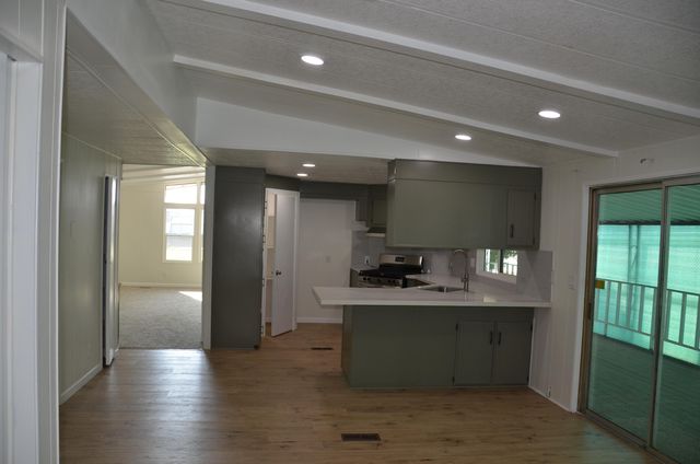 2400 W Midvalley Avenue S8, Visalia, CA 93277