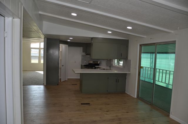 2400 W Midvalley Avenue S8, Visalia, CA 93277