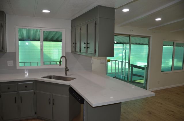 2400 W Midvalley Avenue S8, Visalia, CA 93277