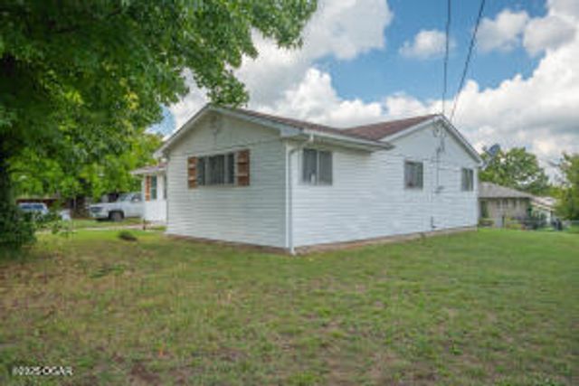 246 Hillcrest Drive, Neosho, MO 64850