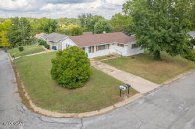 246 Hillcrest Drive, Neosho, MO 64850