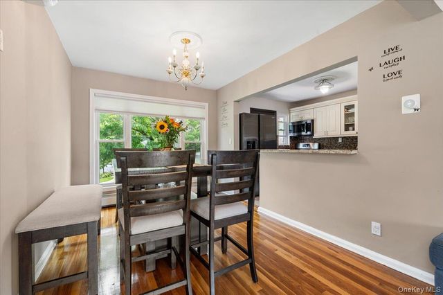 72 Pembrook Drive, Mineola, NY 11501