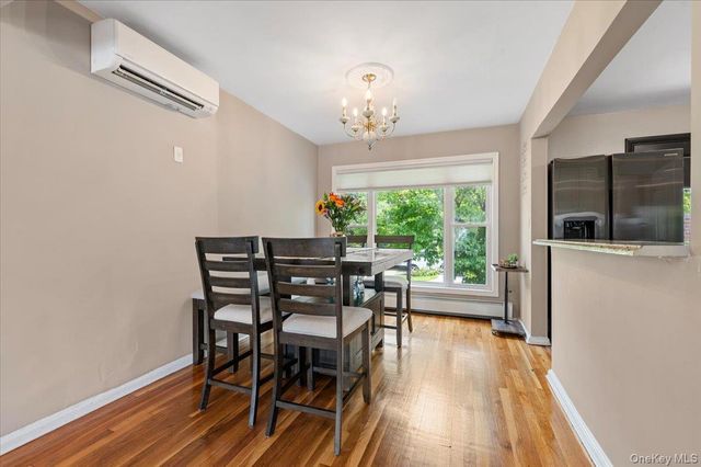 72 Pembrook Drive, Mineola, NY 11501