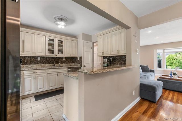 72 Pembrook Drive, Mineola, NY 11501