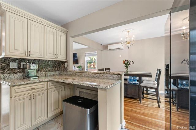 72 Pembrook Drive, Mineola, NY 11501
