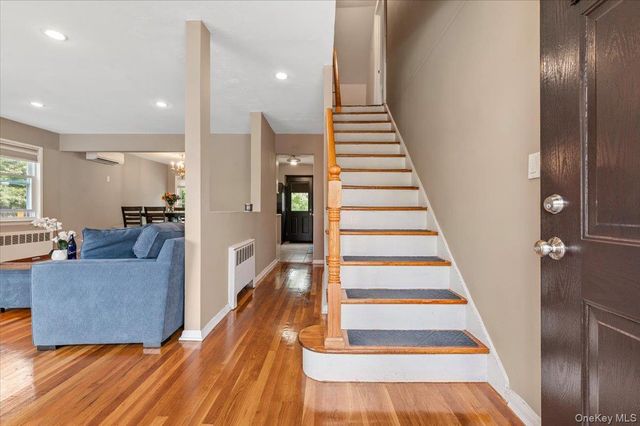 72 Pembrook Drive, Mineola, NY 11501