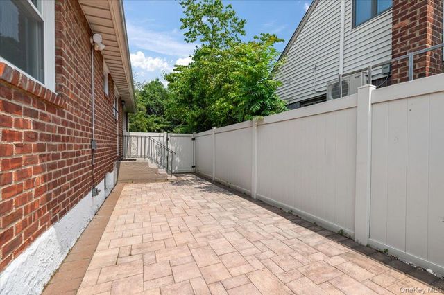 72 Pembrook Drive, Mineola, NY 11501