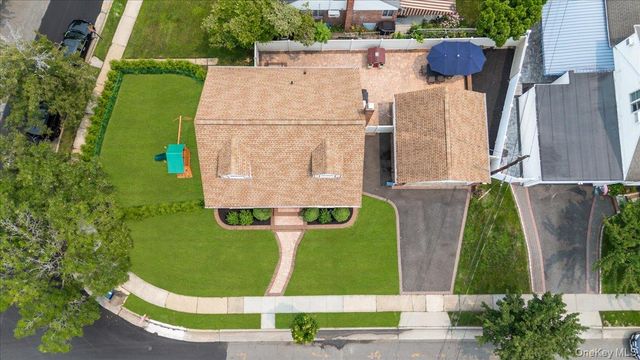 72 Pembrook Drive, Mineola, NY 11501