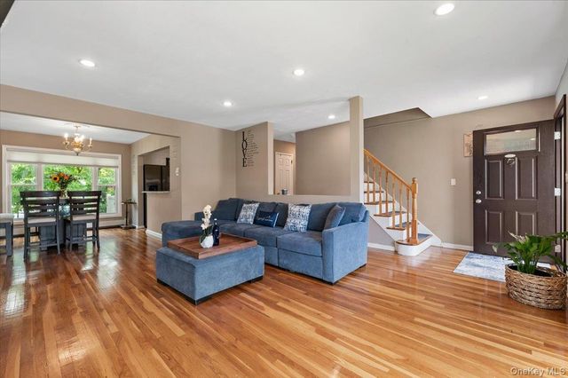 72 Pembrook Drive, Mineola, NY 11501