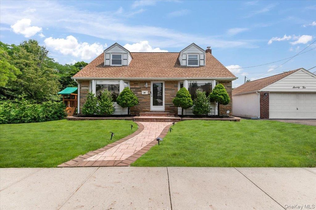 72 Pembrook Drive, Mineola, NY 11501