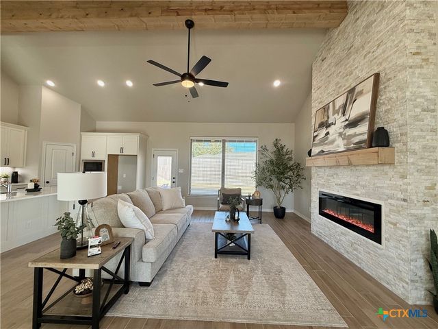 203 Lasso Loop, Lorena, TX 76655
